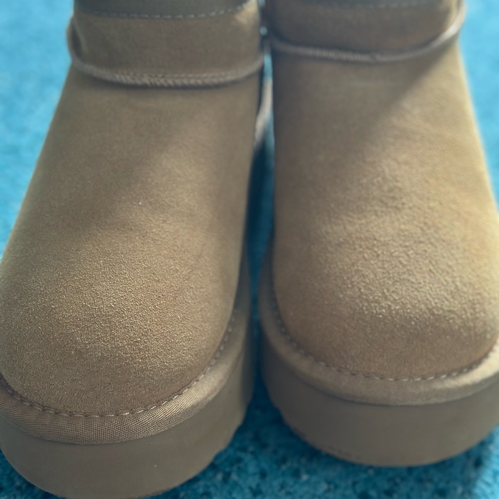 Lamo Ankle Boots NWOT shearling - Picture 5 of 6